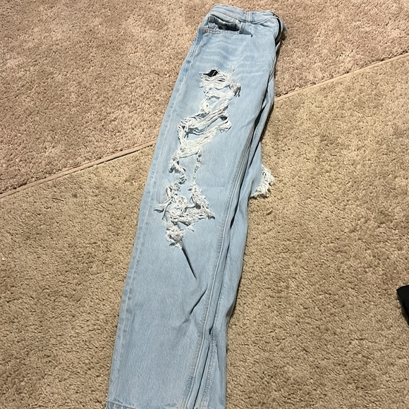 Stylish Light Blue Distressed Women's Jeans - Picture 3 of 3